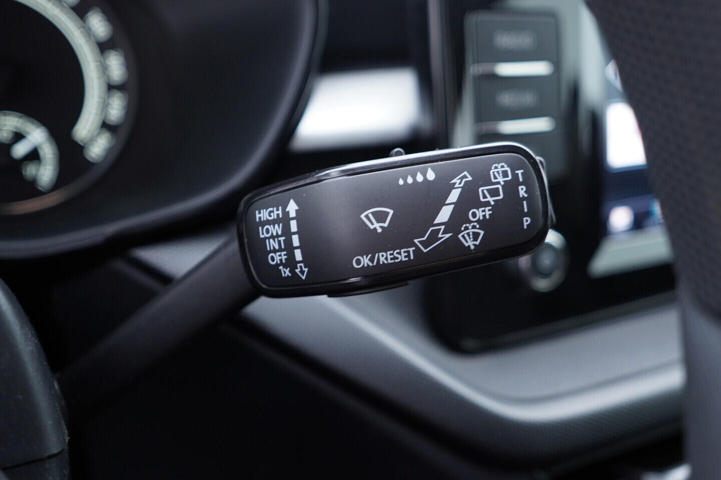 OV190V07133_24.webp_FABIA Ambition 1.0 MPI 59 kW manuál, DPH