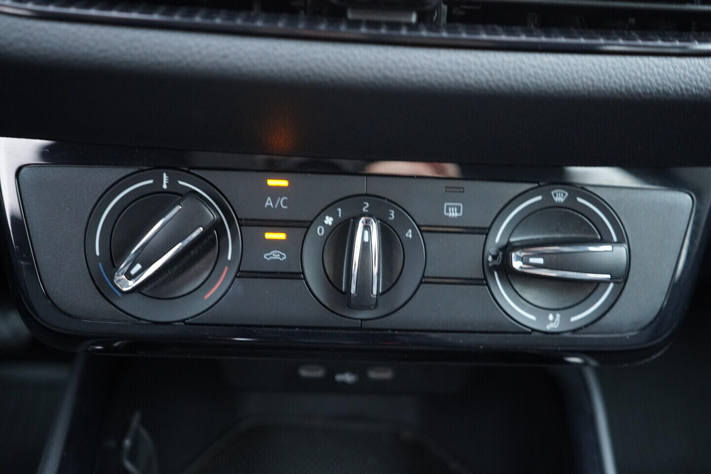 OV190V07133_31.webp_FABIA Ambition 1.0 MPI 59 kW manuál, DPH