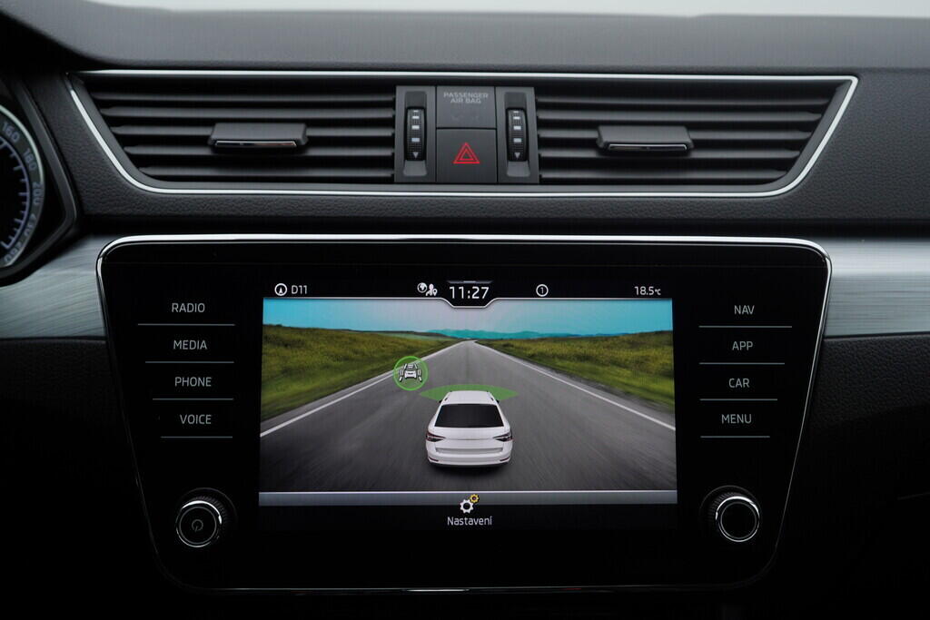 OV190V07261_33.webp_SUPERB Bussines 2.0 TDI 110 kW automat, DPH
