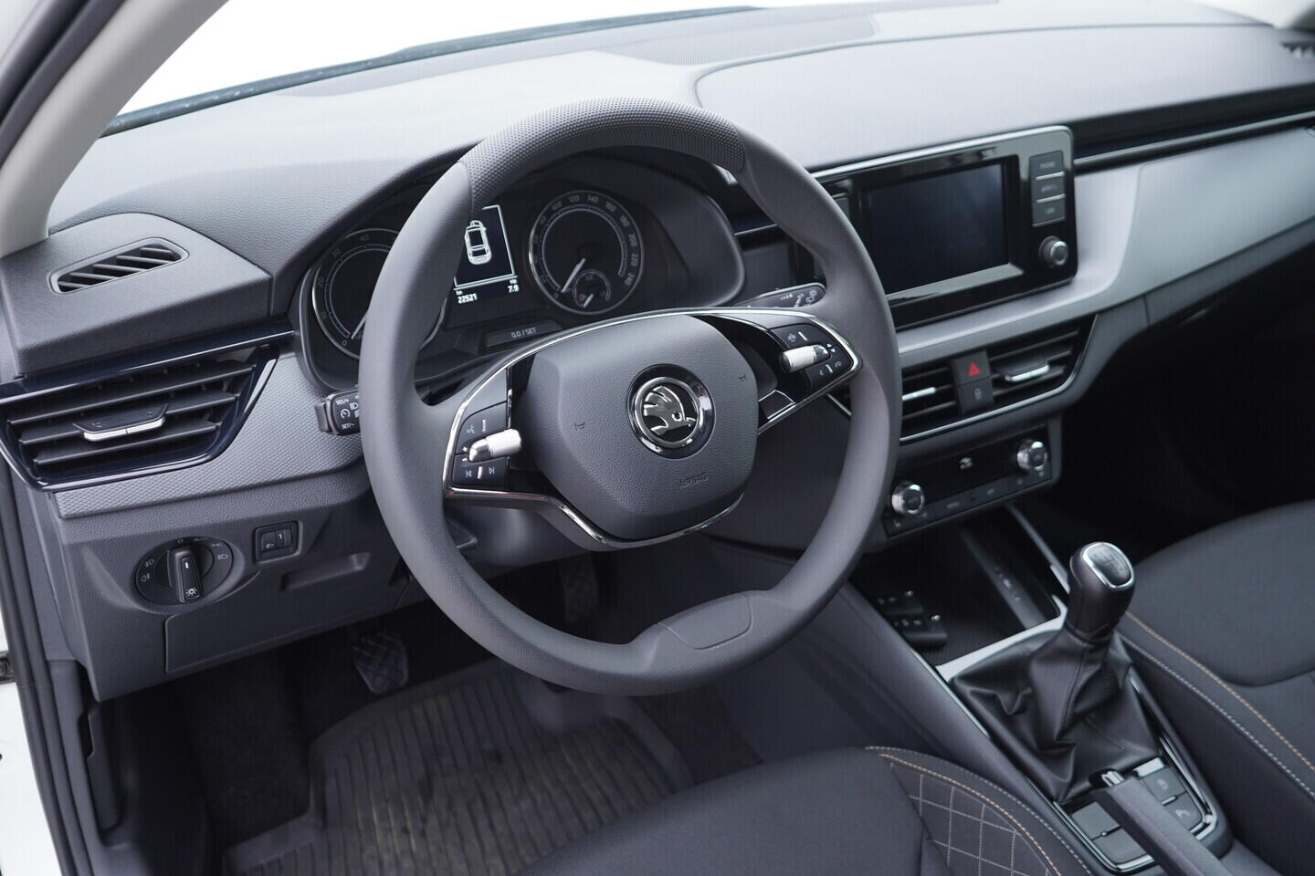 OV190V07309_21.webp_SCALA Ambition 1.5 TSI 110 kW manuál, DPH