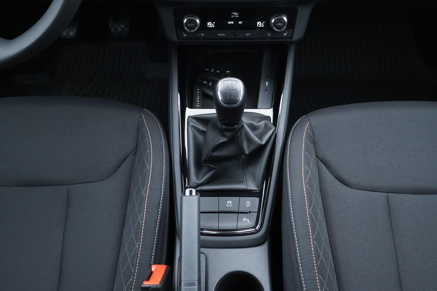 OV190V07309_32.webp_SCALA Ambition 1.5 TSI 110 kW manuál, DPH