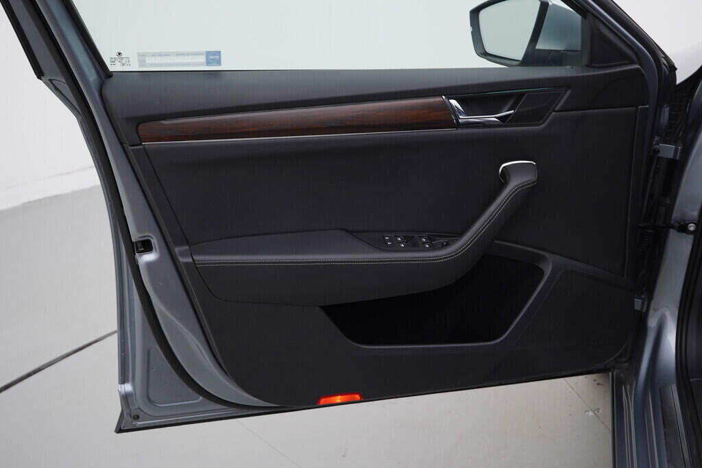 OV190V07322_19.webp_SUPERB Scout 2.0 TDI 147 kW automat, DPH