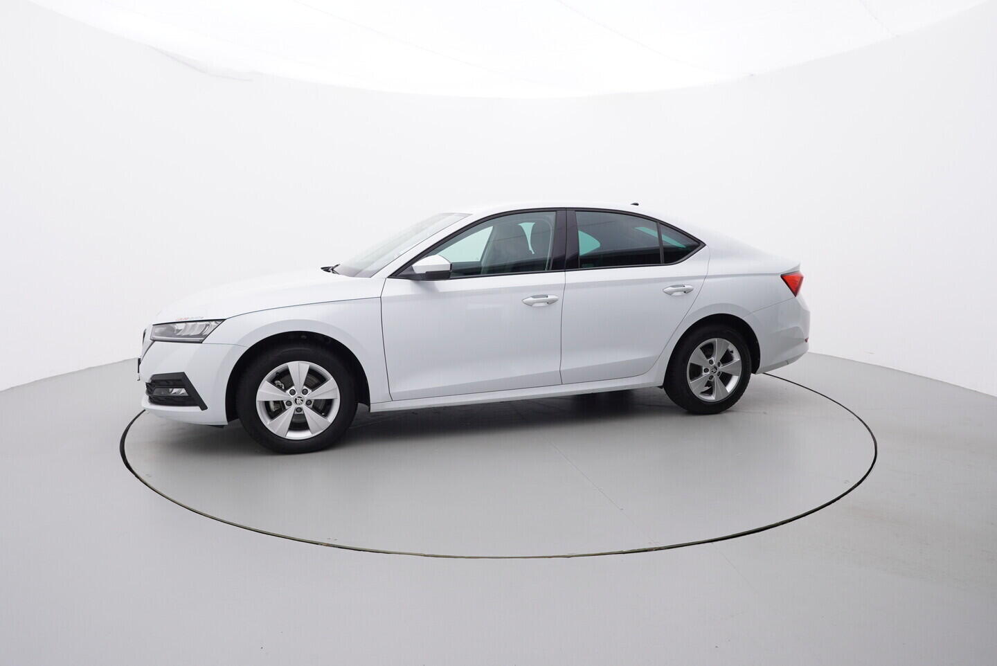OV190V07329_11.webp_OCTAVIA Ambition Plus 1.5 TSI 110 kW manuál, DPH