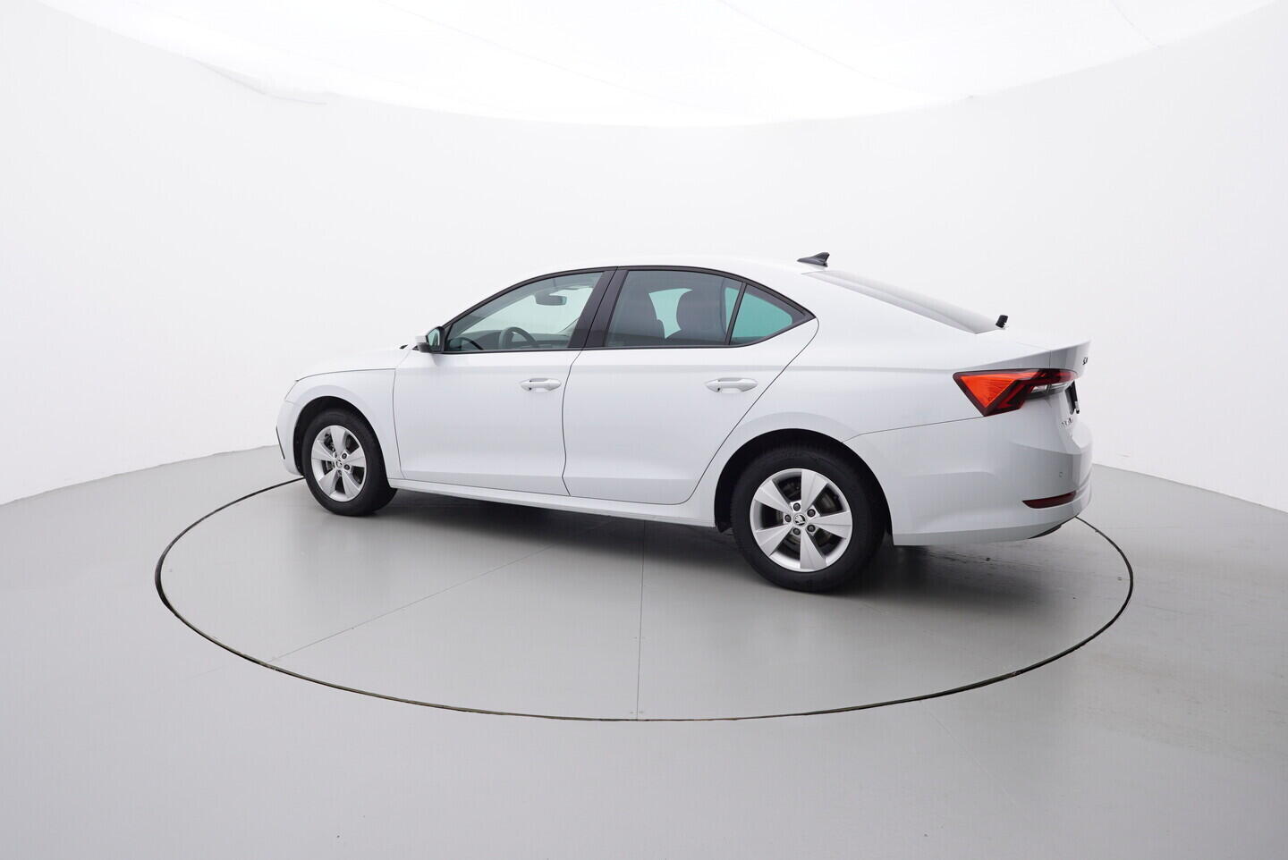 OV190V07329_12.webp_OCTAVIA Ambition Plus 1.5 TSI 110 kW manuál, DPH