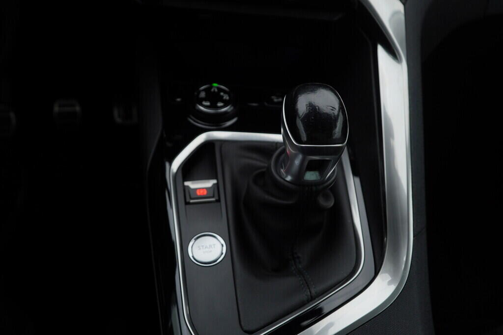 OV190V07361_35.webp_3008 Crossway 1.2  96 kW manuál