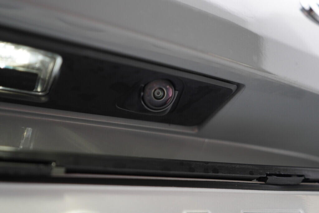 OV190V07438_44.webp_XC60 Plus Dark 2.0 B4 145 kW automat, DPH
