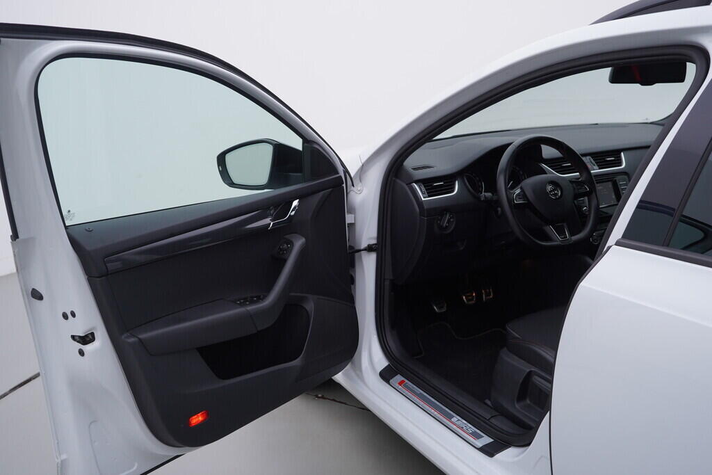 OV190V07439_18.webp_OCTAVIA RS 2.0 TDI 135 kW manuál