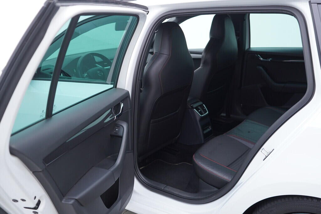 OV190V07439_35.webp_OCTAVIA RS 2.0 TDI 135 kW manuál