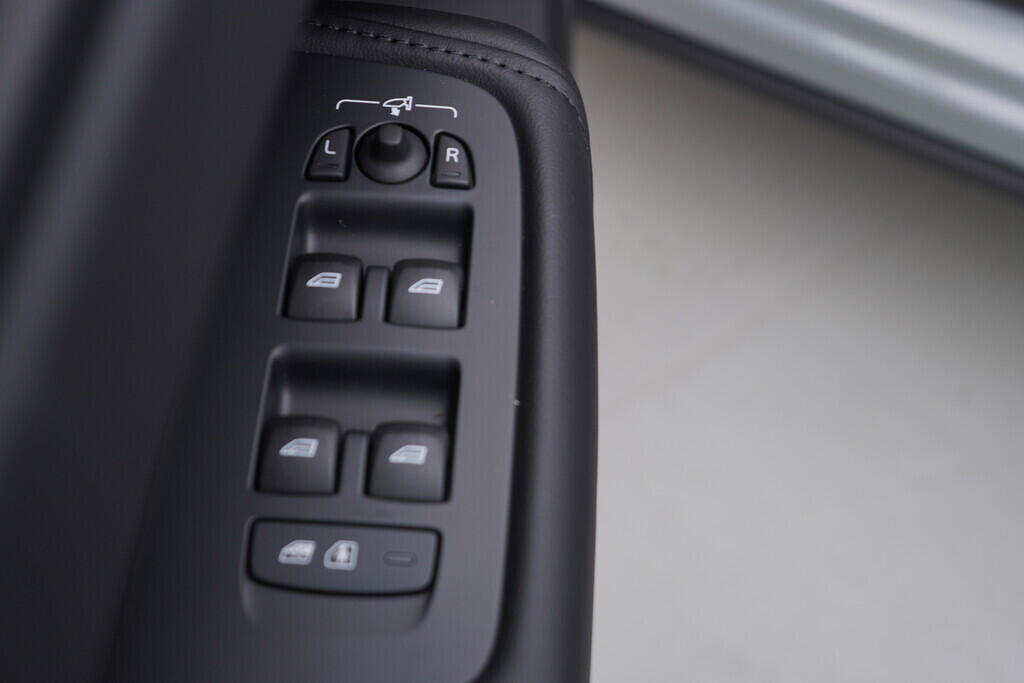 OV190V07445_20.webp_XC60 Plus Dark 2.0 B4 145 kW automat, DPH