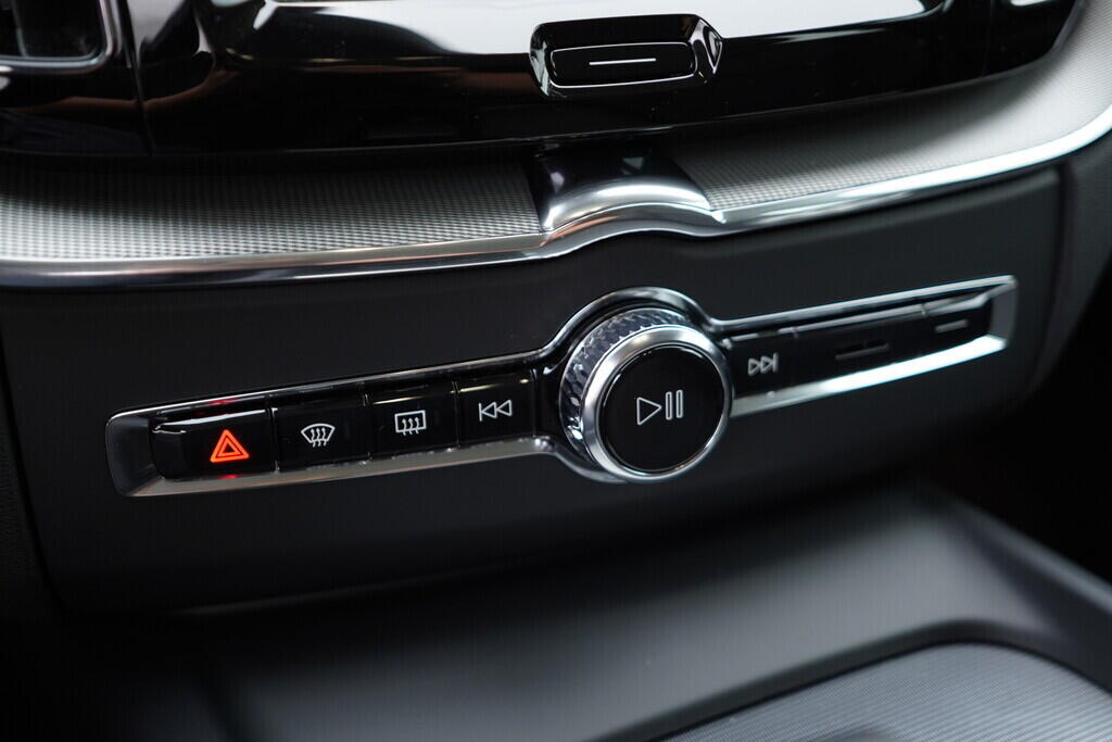 OV190V07445_35.webp_XC60 Plus Dark 2.0 B4 145 kW automat, DPH