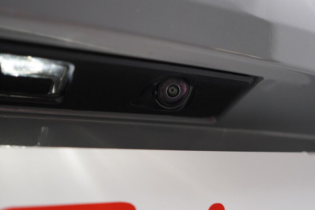 OV190V07445_45.webp_XC60 Plus Dark 2.0 B4 145 kW automat, DPH
