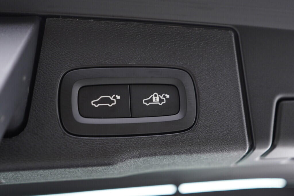 OV190V07446_37.webp_XC60 Plus Dark 2.0 B4 145 kW automat, DPH