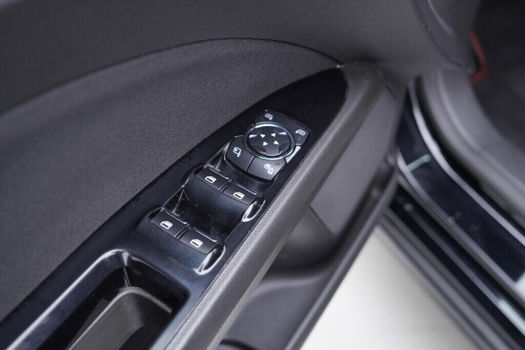 OV190V07462_20.webp_MONDEO Titanium 2.0  110 kW manuál