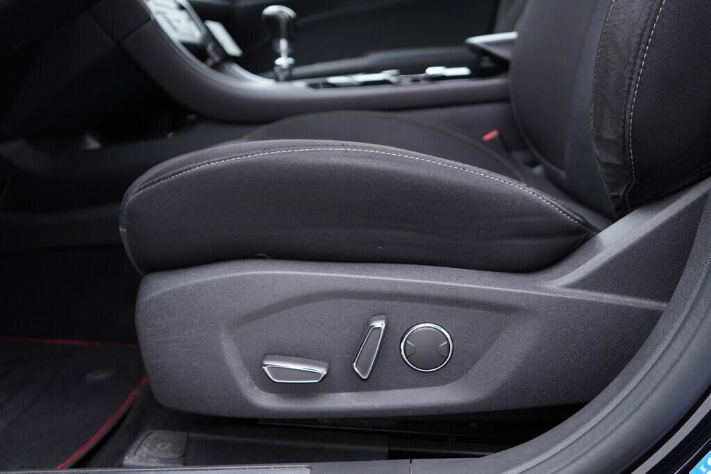 OV190V07462_21.webp_MONDEO Titanium 2.0  110 kW manuál