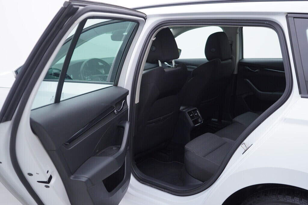 OV190V07492_35.webp_OCTAVIA Exclusive 1.0 TSI 81 kW automat, DPH