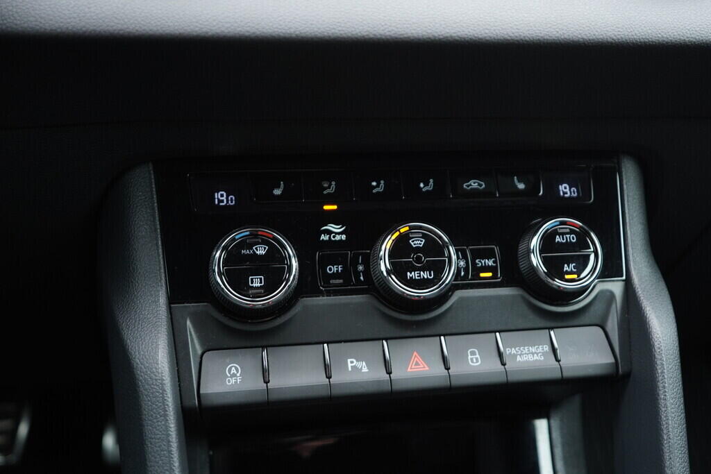 OV190V07699_32.webp_KAROQ SportLine 2.0 TDI 110 kW manuál