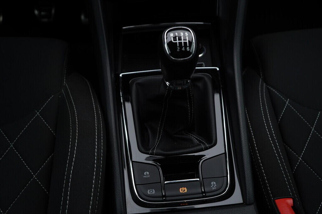 OV190V07699_34.webp_KAROQ SportLine 2.0 TDI 110 kW manuál