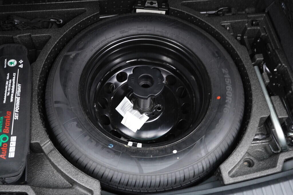 OV190V07699_38.webp_KAROQ SportLine 2.0 TDI 110 kW manuál