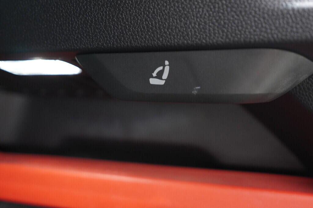 OV190V07699_41.webp_KAROQ SportLine 2.0 TDI 110 kW manuál
