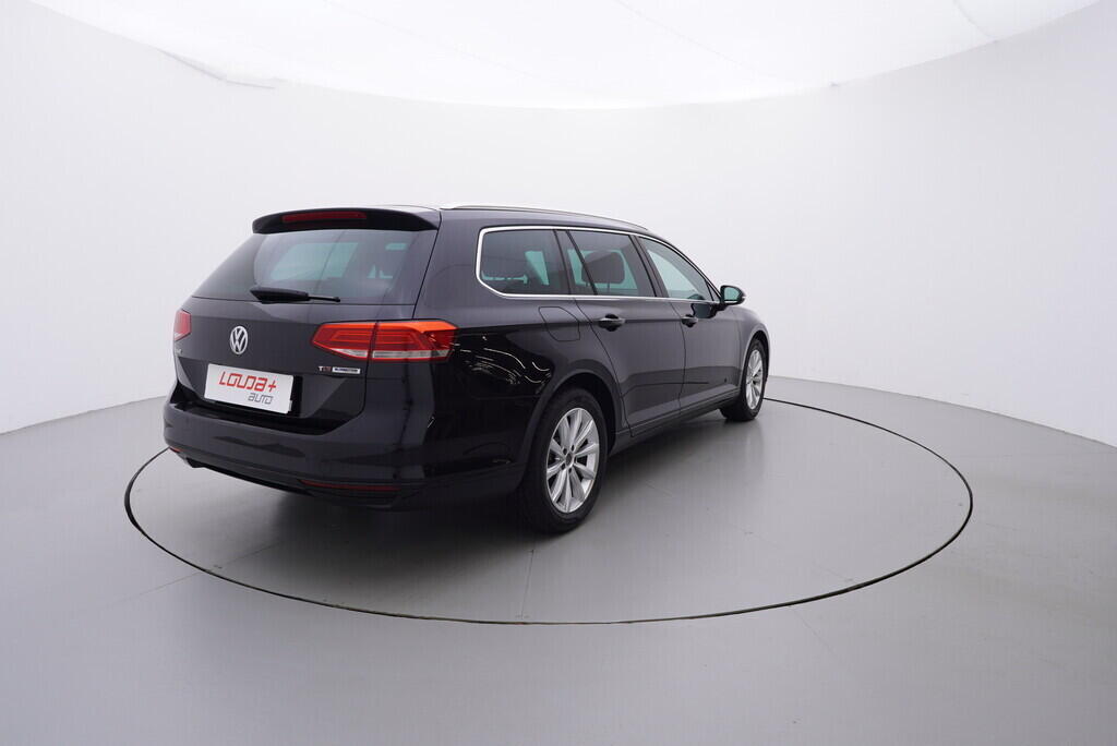 OV190V07721_14.webp_PASSAT VARIANT Comfortline 1.6 TDI 88 kW manuál