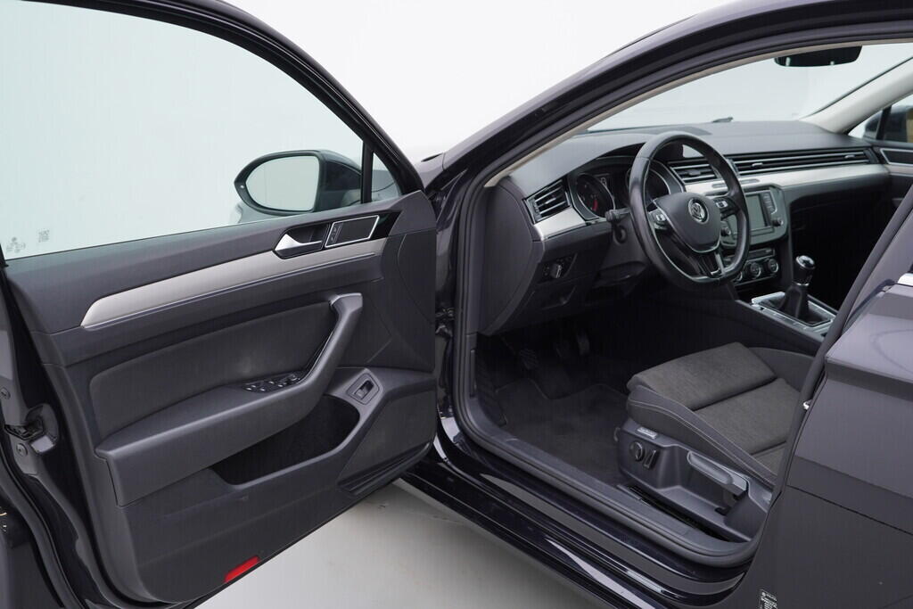 OV190V07721_18.webp_PASSAT VARIANT Comfortline 1.6 TDI 88 kW manuál