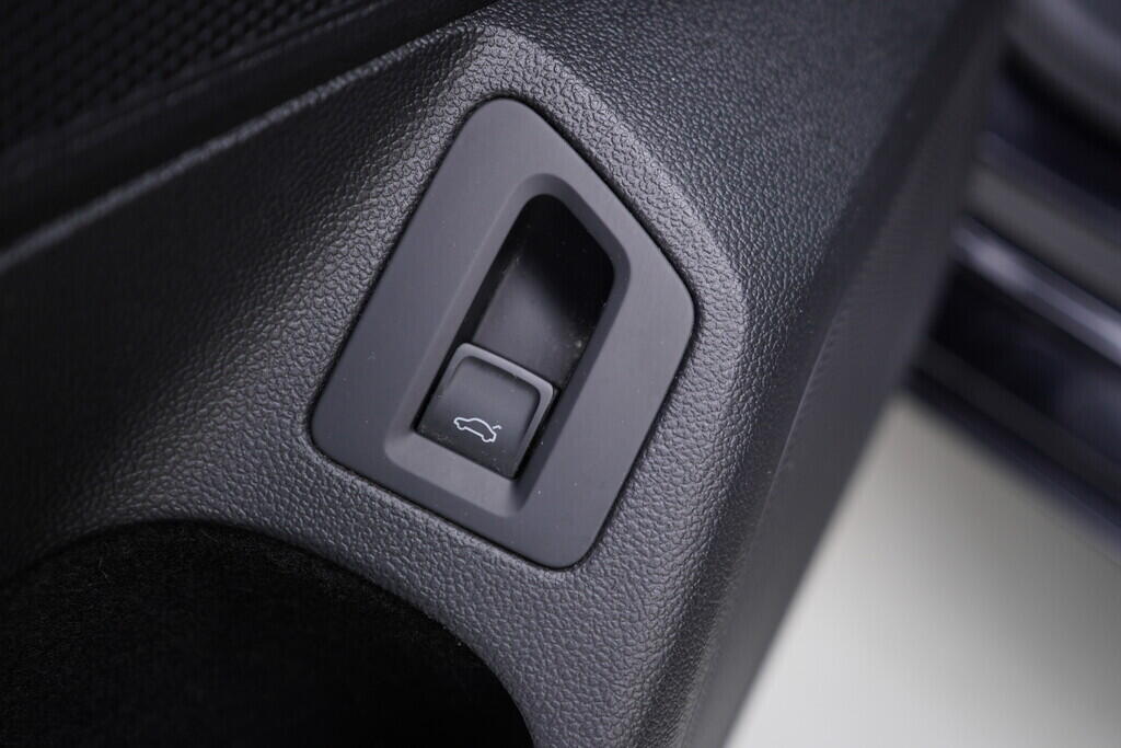 OV190V07721_21.webp_PASSAT VARIANT Comfortline 1.6 TDI 88 kW manuál