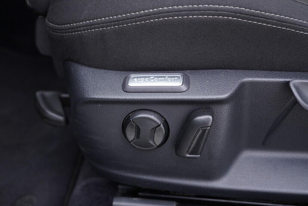 OV190V07721_22.webp_PASSAT VARIANT Comfortline 1.6 TDI 88 kW manuál