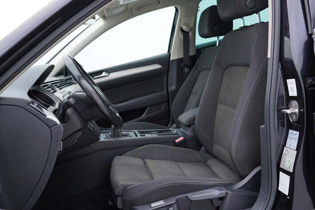 OV190V07721_24.webp_PASSAT VARIANT Comfortline 1.6 TDI 88 kW manuál