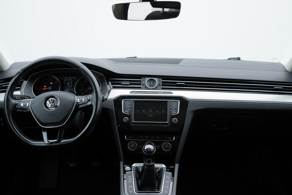 OV190V07721_27.webp_PASSAT VARIANT Comfortline 1.6 TDI 88 kW manuál