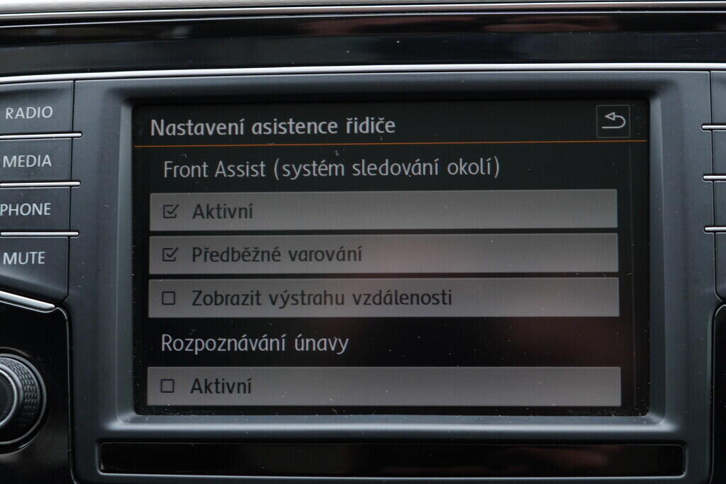 OV190V07721_30.webp_PASSAT VARIANT Comfortline 1.6 TDI 88 kW manuál