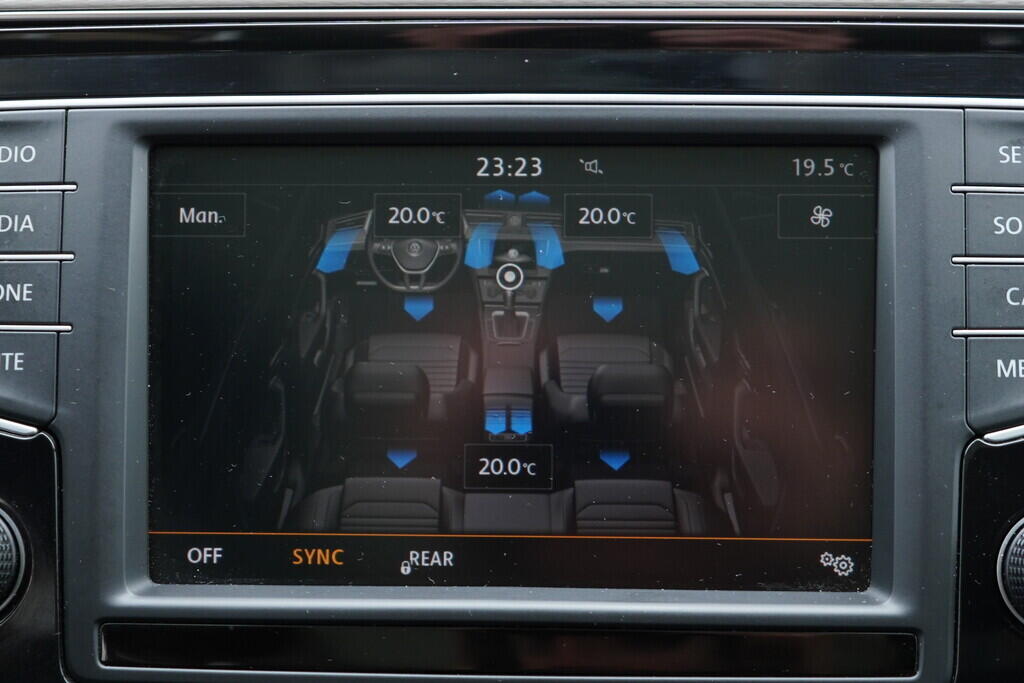 OV190V07721_32.webp_PASSAT VARIANT Comfortline 1.6 TDI 88 kW manuál