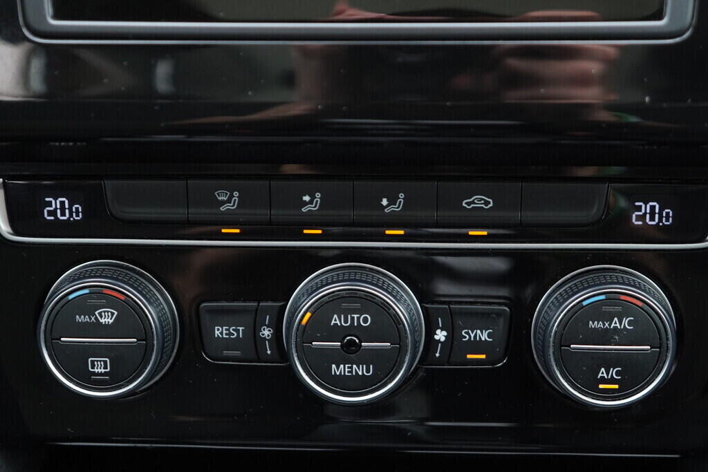 OV190V07721_34.webp_PASSAT VARIANT Comfortline 1.6 TDI 88 kW manuál