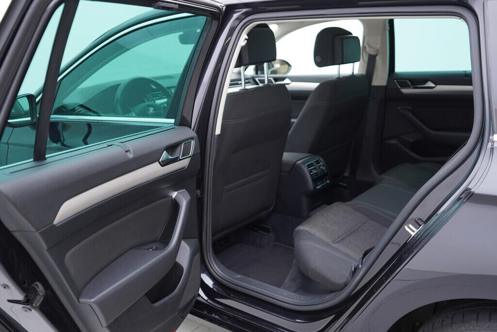 OV190V07721_37.webp_PASSAT VARIANT Comfortline 1.6 TDI 88 kW manuál