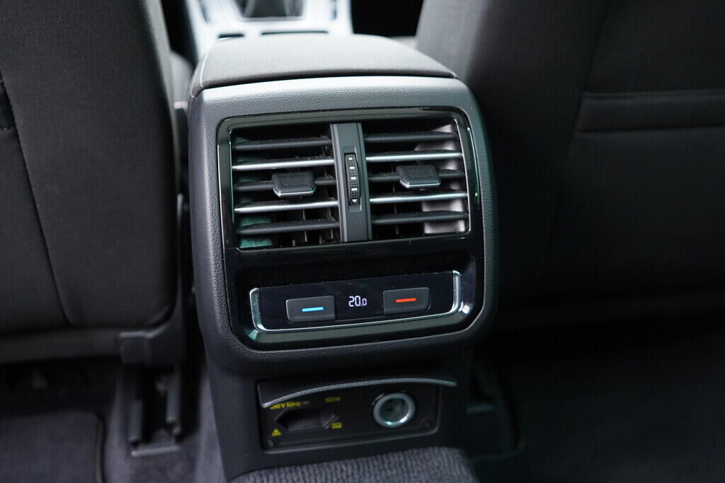 OV190V07721_38.webp_PASSAT VARIANT Comfortline 1.6 TDI 88 kW manuál