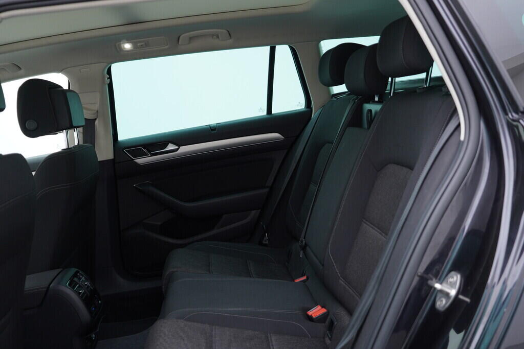 OV190V07721_39.webp_PASSAT VARIANT Comfortline 1.6 TDI 88 kW manuál