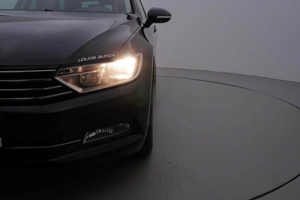 OV190V07721_43.webp_PASSAT VARIANT Comfortline 1.6 TDI 88 kW manuál