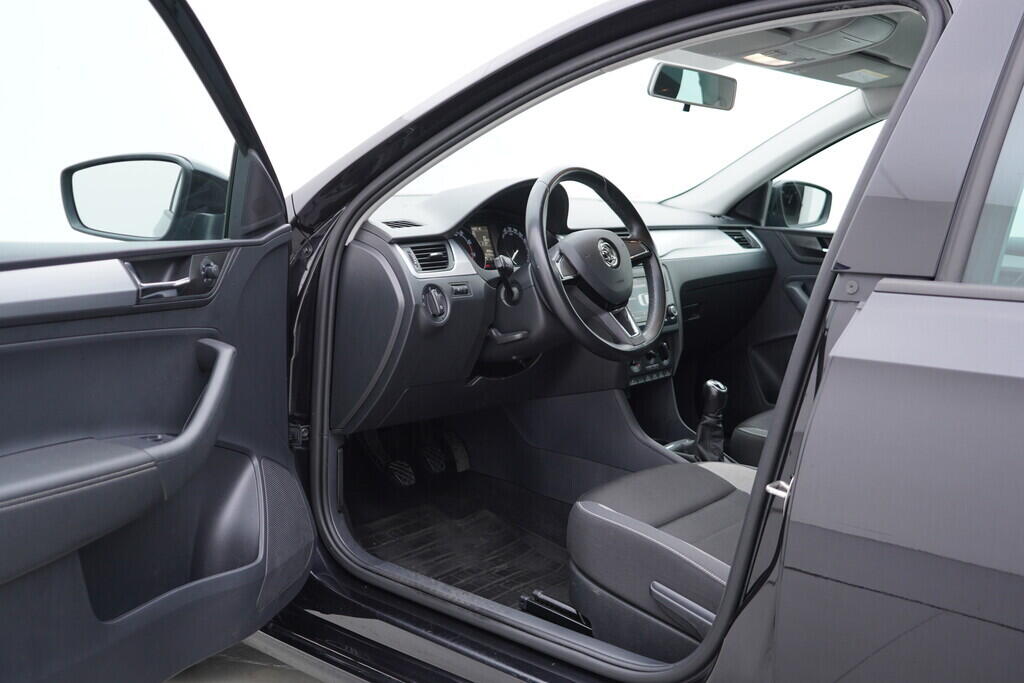 OV190V07773_18.webp_RAPID SPACEBACK Ambition 1.0 TSI 70 kW manuál