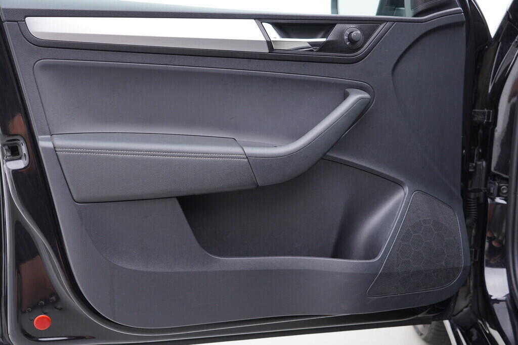 OV190V07773_19.webp_RAPID SPACEBACK Ambition 1.0 TSI 70 kW manuál
