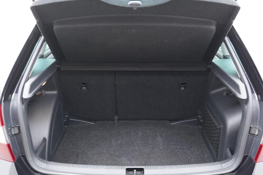 OV190V07773_35.webp_RAPID SPACEBACK Ambition 1.0 TSI 70 kW manuál