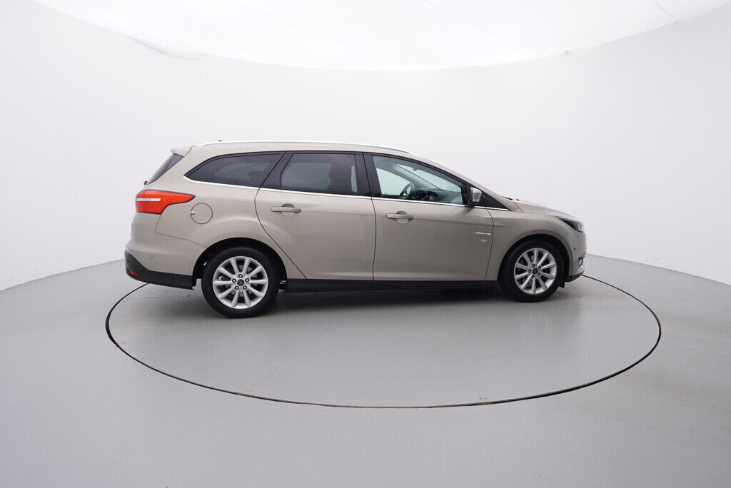 OV190V07774_15.webp_FOCUS Titanium 1.0  92 kW manuál