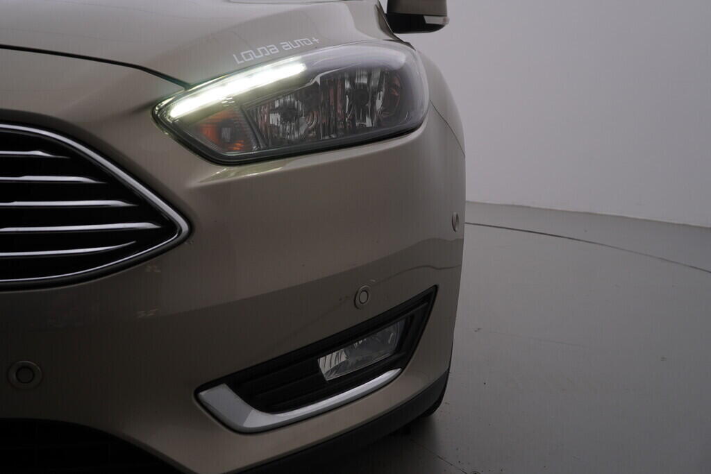 OV190V07774_41.webp_FOCUS Titanium 1.0  92 kW manuál