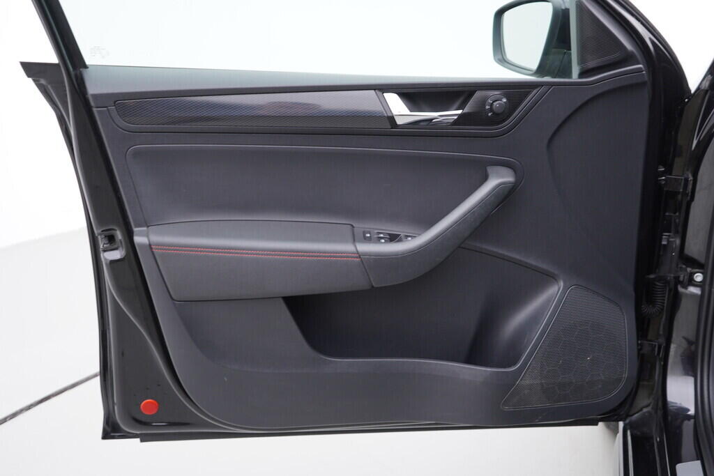 OV190V07778_19.webp_RAPID SPACEBACK Monte Carlo 1.0 TSI 81 kW manuál