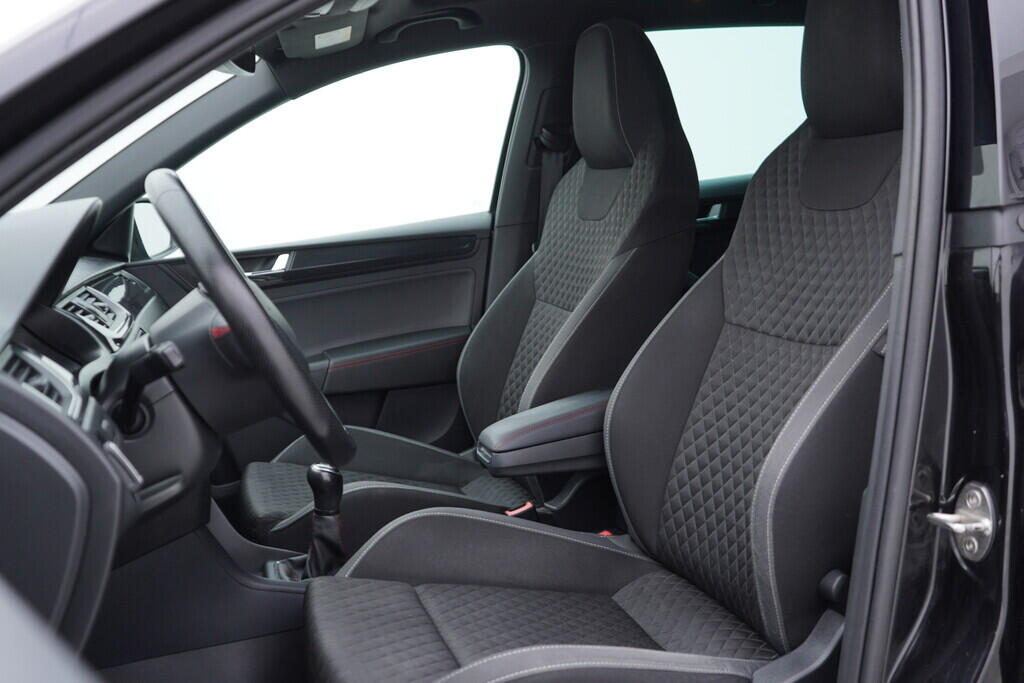 OV190V07778_23.webp_RAPID SPACEBACK Monte Carlo 1.0 TSI 81 kW manuál