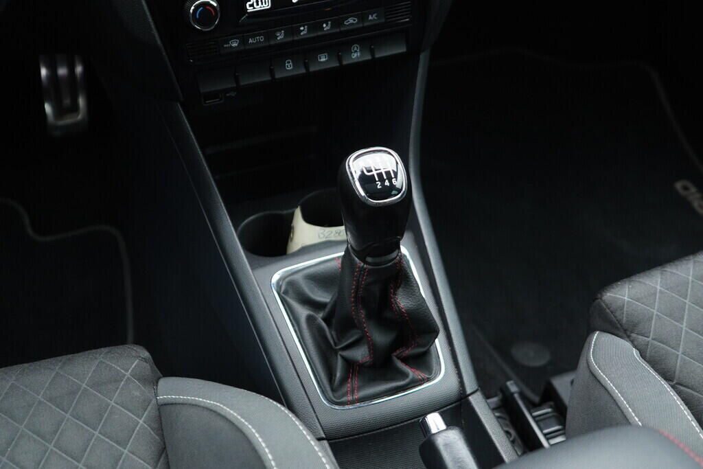 OV190V07778_33.webp_RAPID SPACEBACK Monte Carlo 1.0 TSI 81 kW manuál