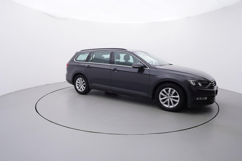 OV190V07811_16.webp_PASSAT VARIANT COMFORTLINE 1.6 TDI 88 kW manuál, DPH