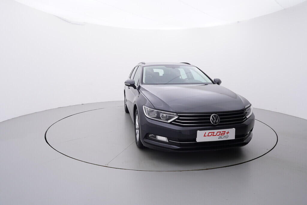OV190V07811_17.webp_PASSAT VARIANT COMFORTLINE 1.6 TDI 88 kW manuál, DPH