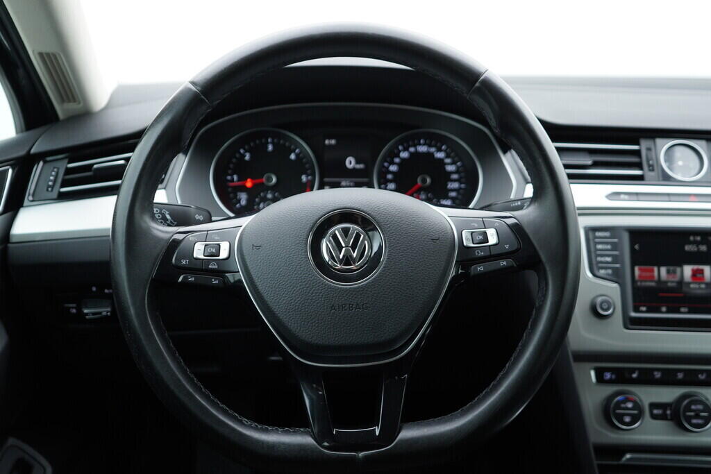 OV190V07811_27.webp_PASSAT VARIANT COMFORTLINE 1.6 TDI 88 kW manuál, DPH