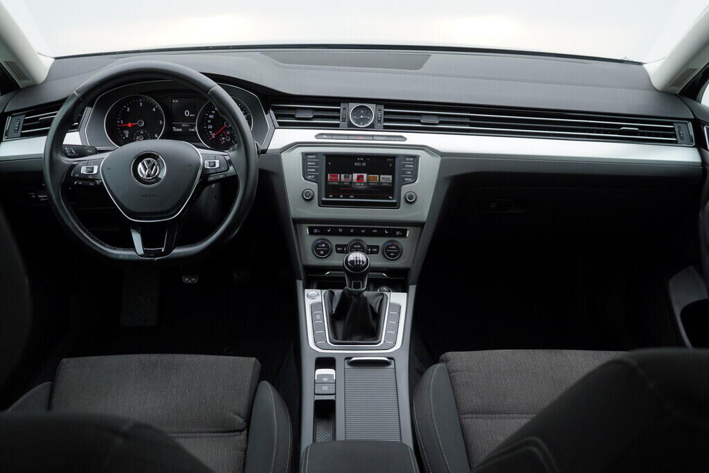 OV190V07811_28.webp_PASSAT VARIANT COMFORTLINE 1.6 TDI 88 kW manuál, DPH
