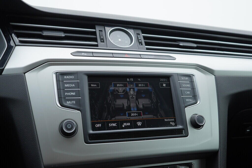 OV190V07811_35.webp_PASSAT VARIANT COMFORTLINE 1.6 TDI 88 kW manuál, DPH
