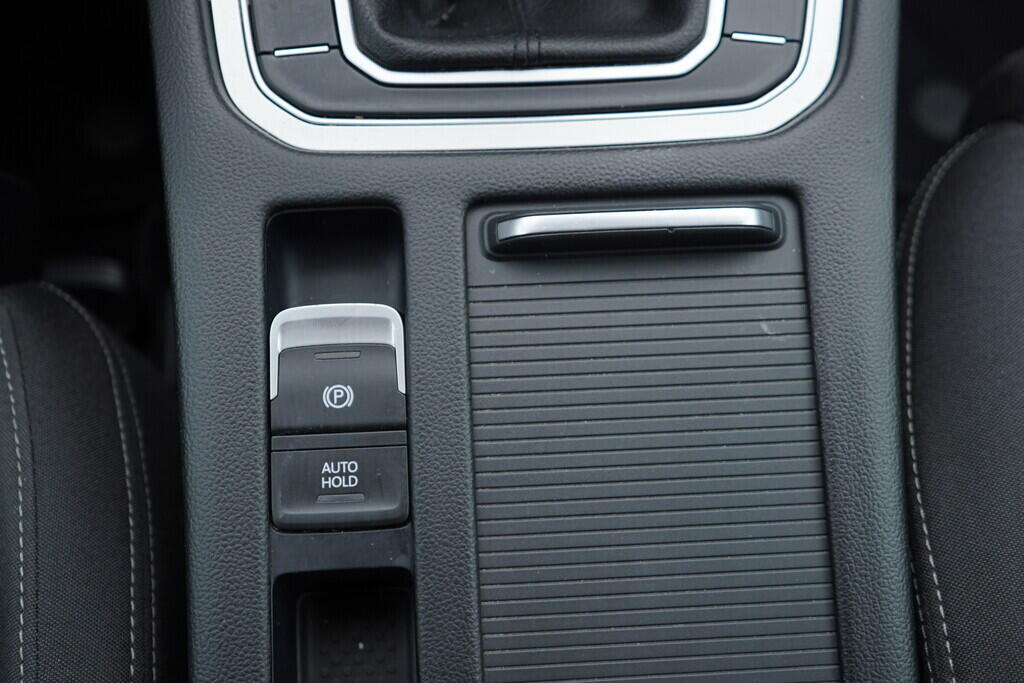 OV190V07811_38.webp_PASSAT VARIANT COMFORTLINE 1.6 TDI 88 kW manuál, DPH